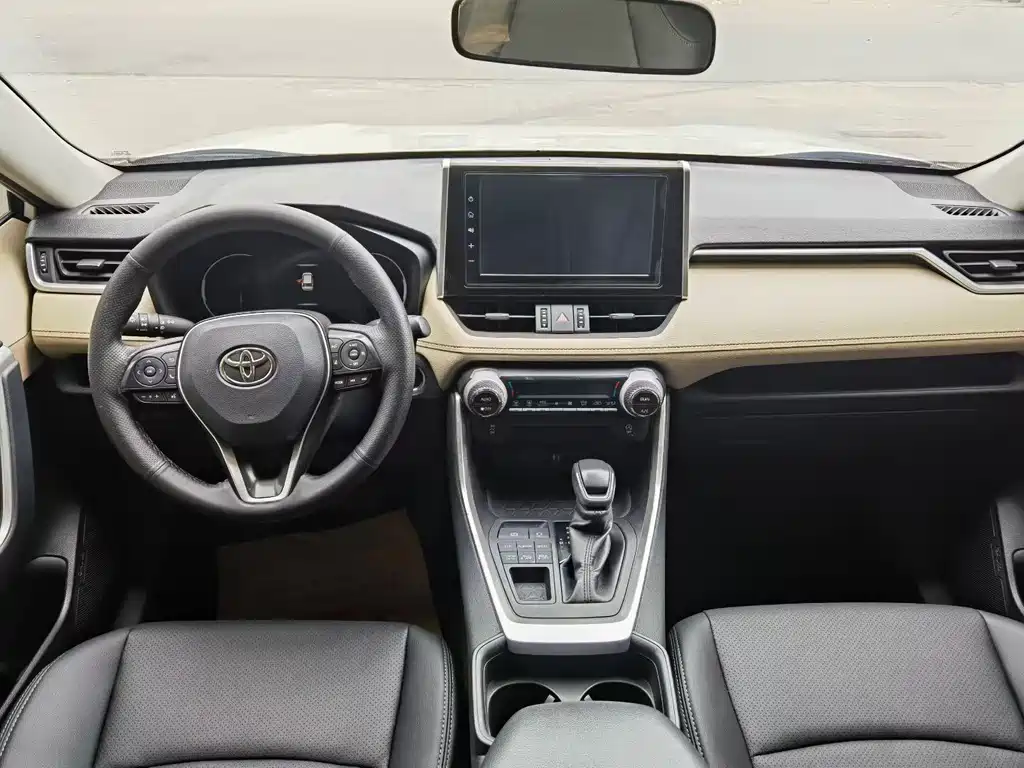 Toyota RAV4 — фото 3
