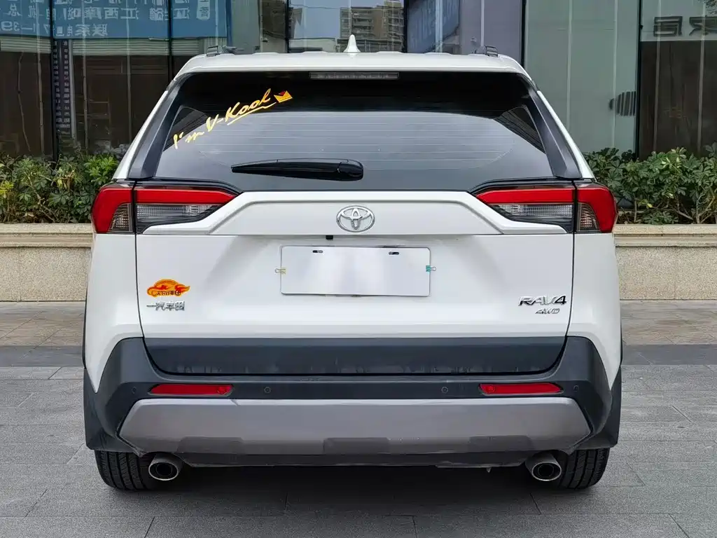 Toyota RAV4 — фото 6