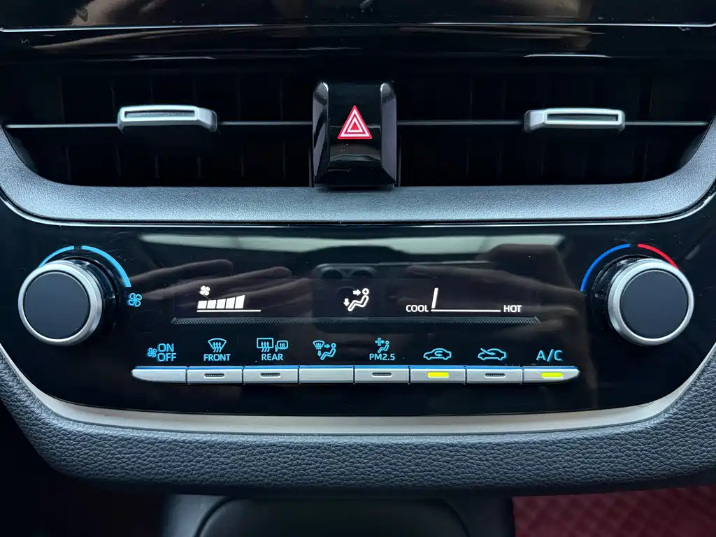 Toyota Corolla — фото 13