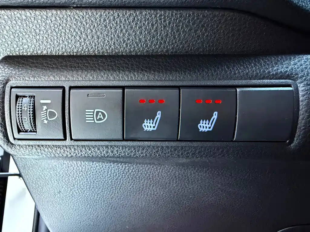 Toyota Corolla — фото 10