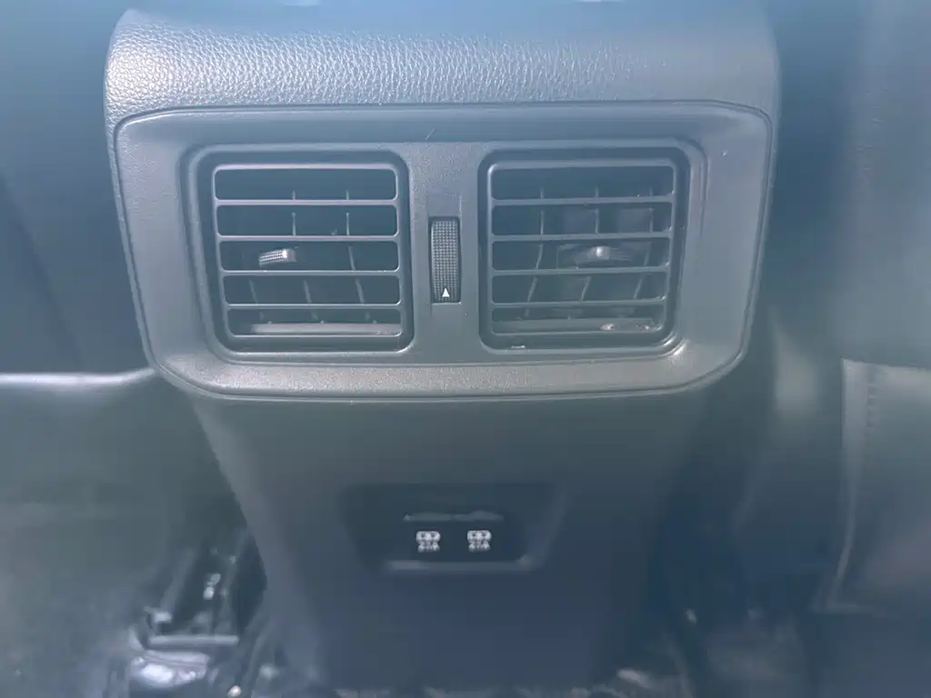 Toyota RAV4 — фото 17