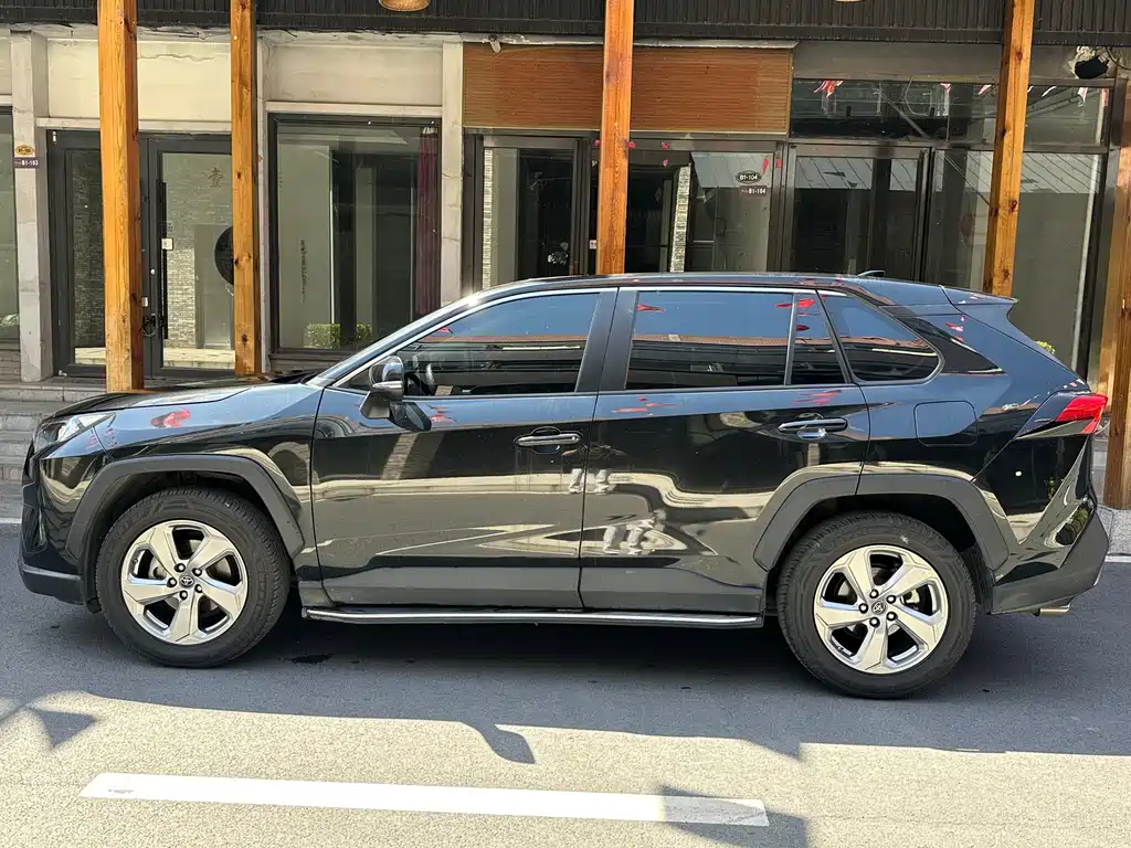 Toyota RAV4 — фото 3