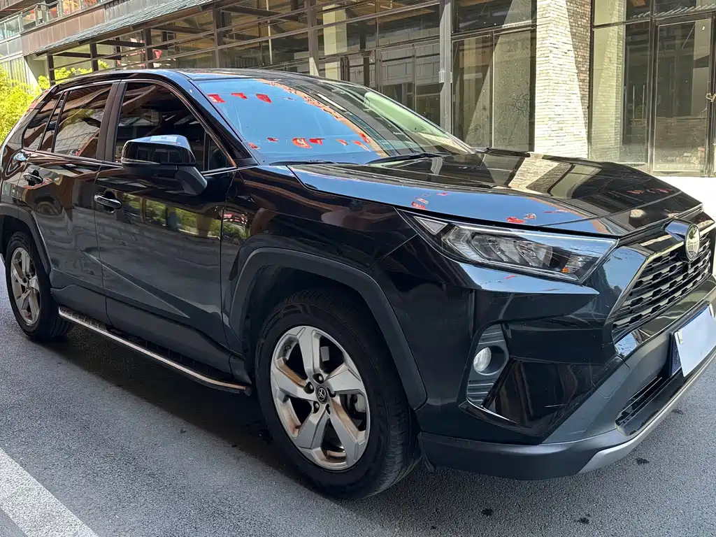 Toyota RAV4 — фото 4