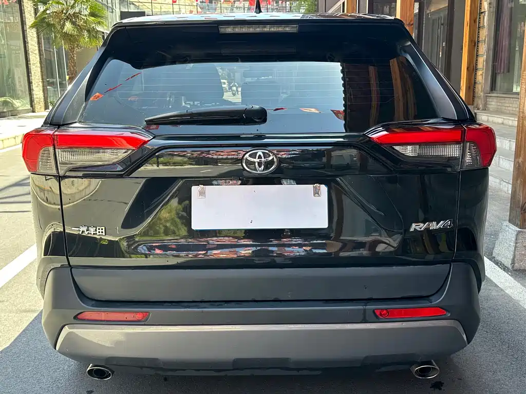 Toyota RAV4 — фото 5