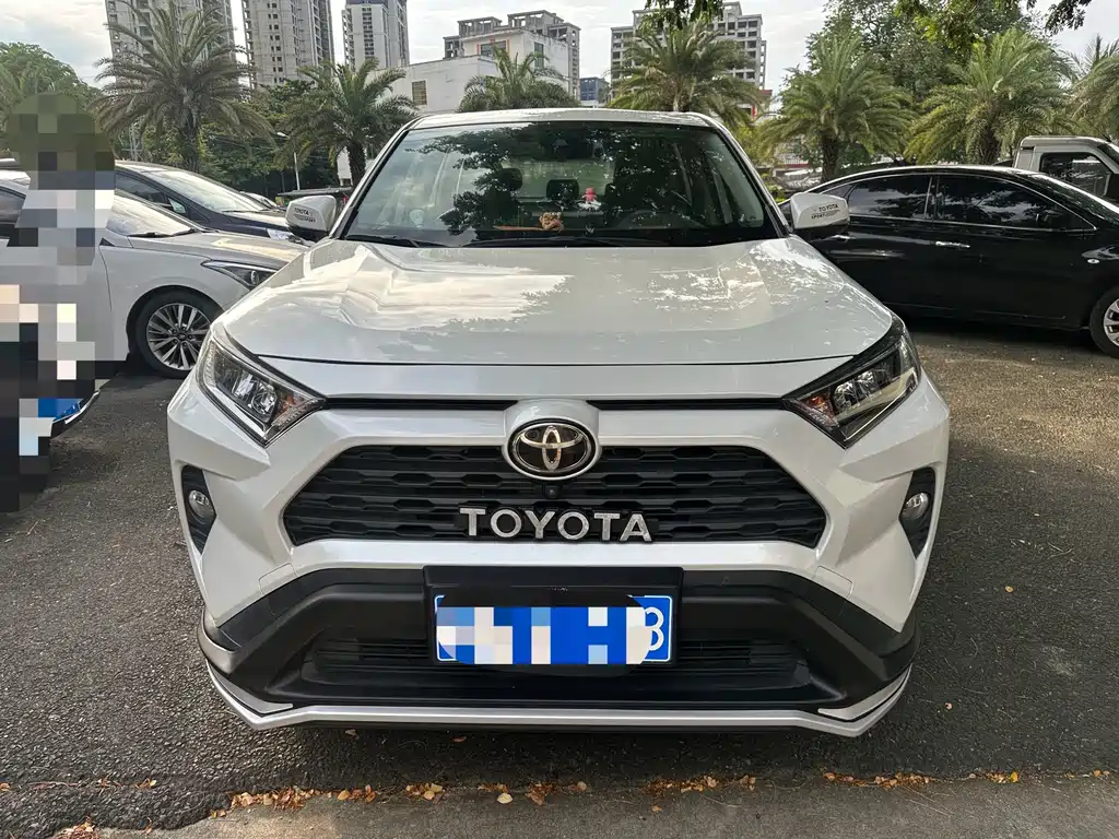 Toyota RAV4 — фото 2