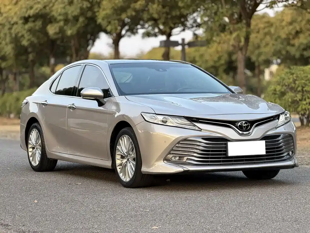 Toyota Camry — фото 3