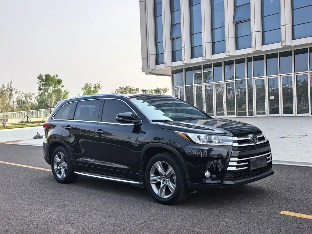 Toyota Highlander — фото 3