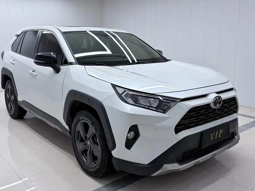 Toyota RAV4 — фото 3