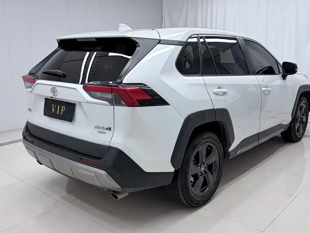 Toyota RAV4 — фото 4