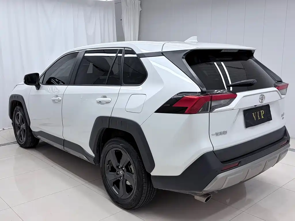 Toyota RAV4 — фото 6