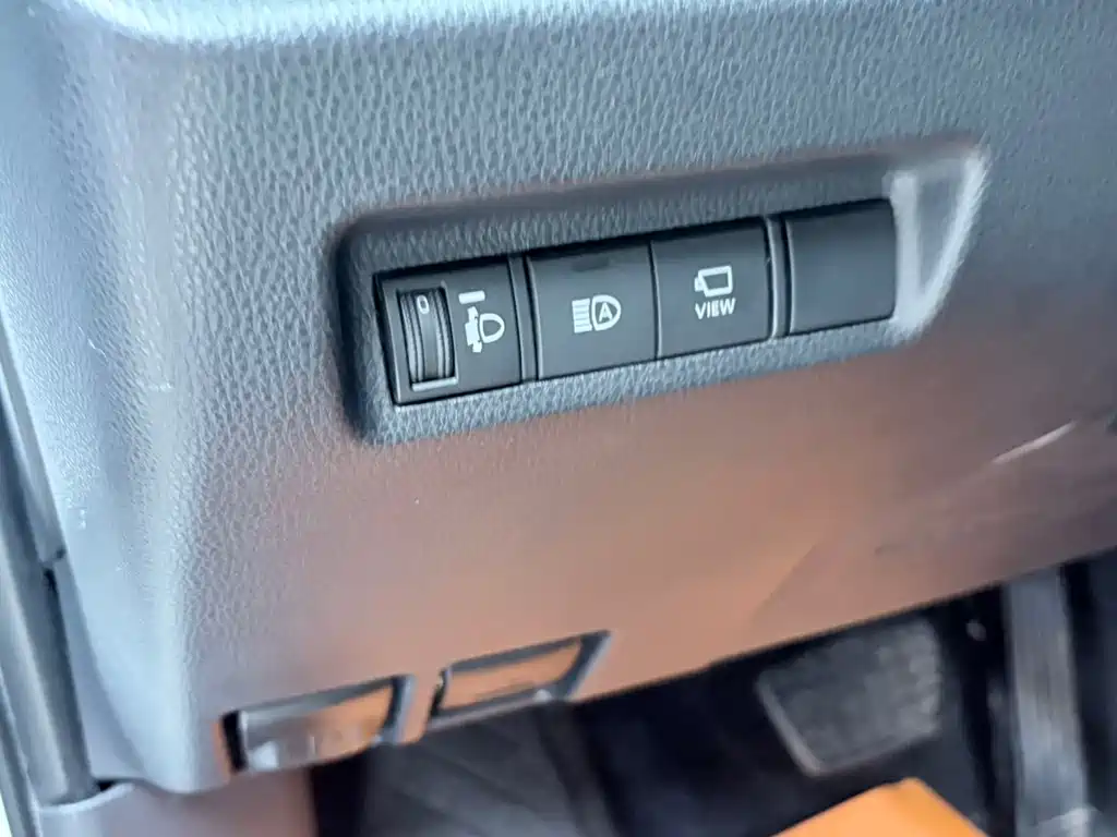 Toyota RAV4 — фото 9