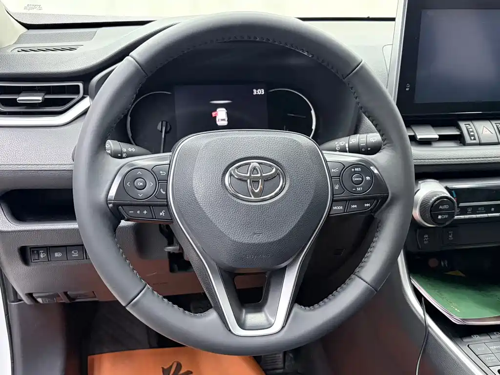 Toyota RAV4 — фото 10