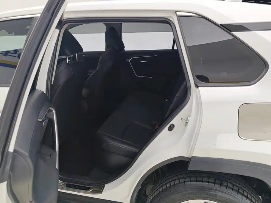 Toyota Wildlander — фото 11