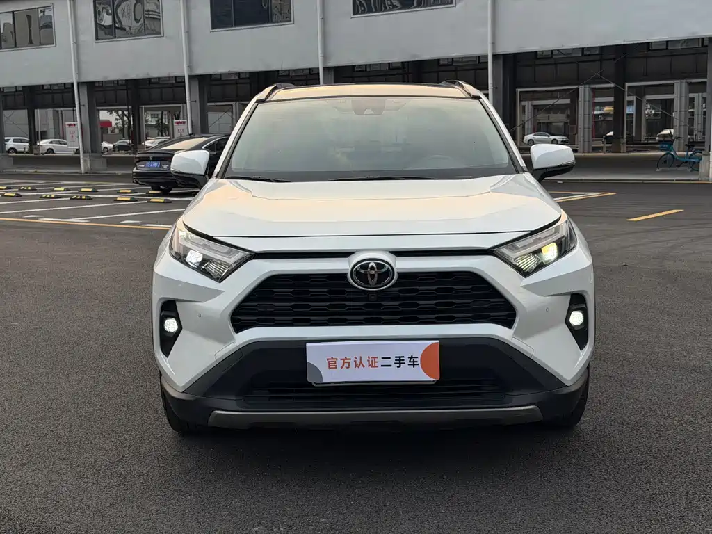 Toyota RAV4 — фото 2
