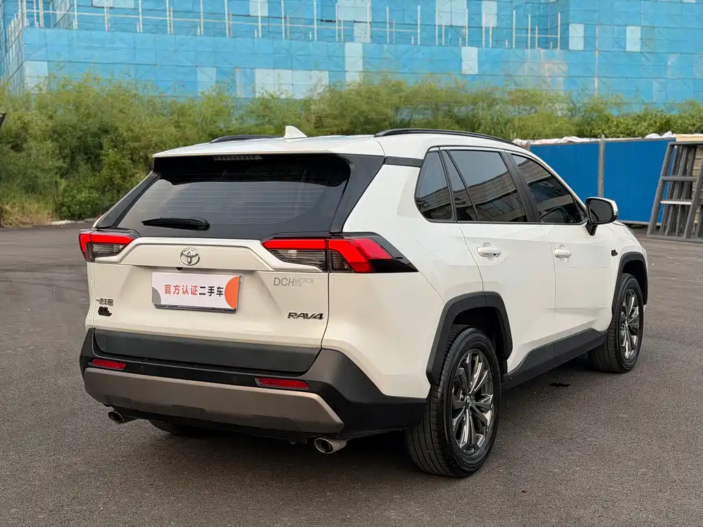 Toyota RAV4 — фото 13