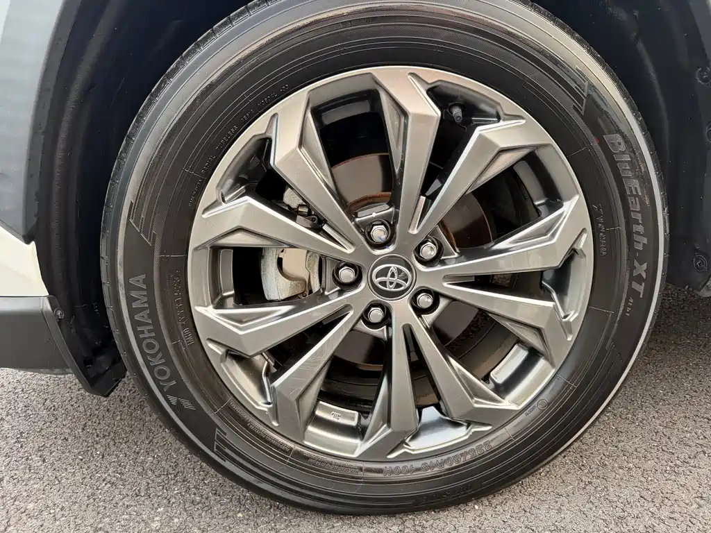 Toyota RAV4 — фото 14