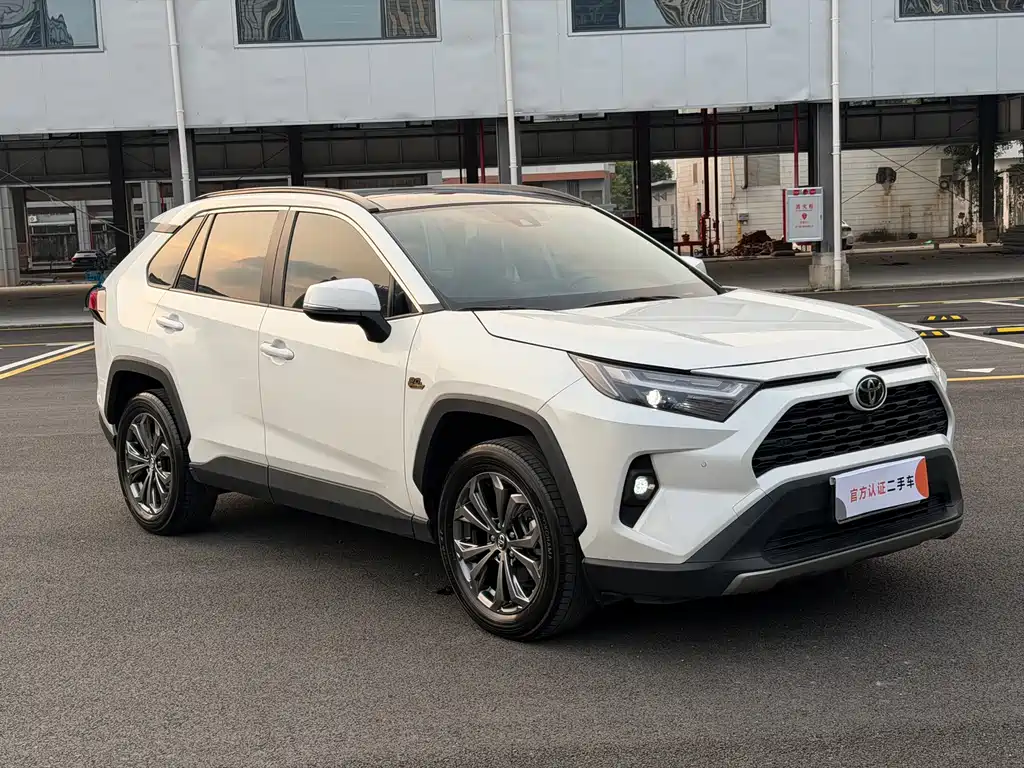 Toyota RAV4 — фото 3