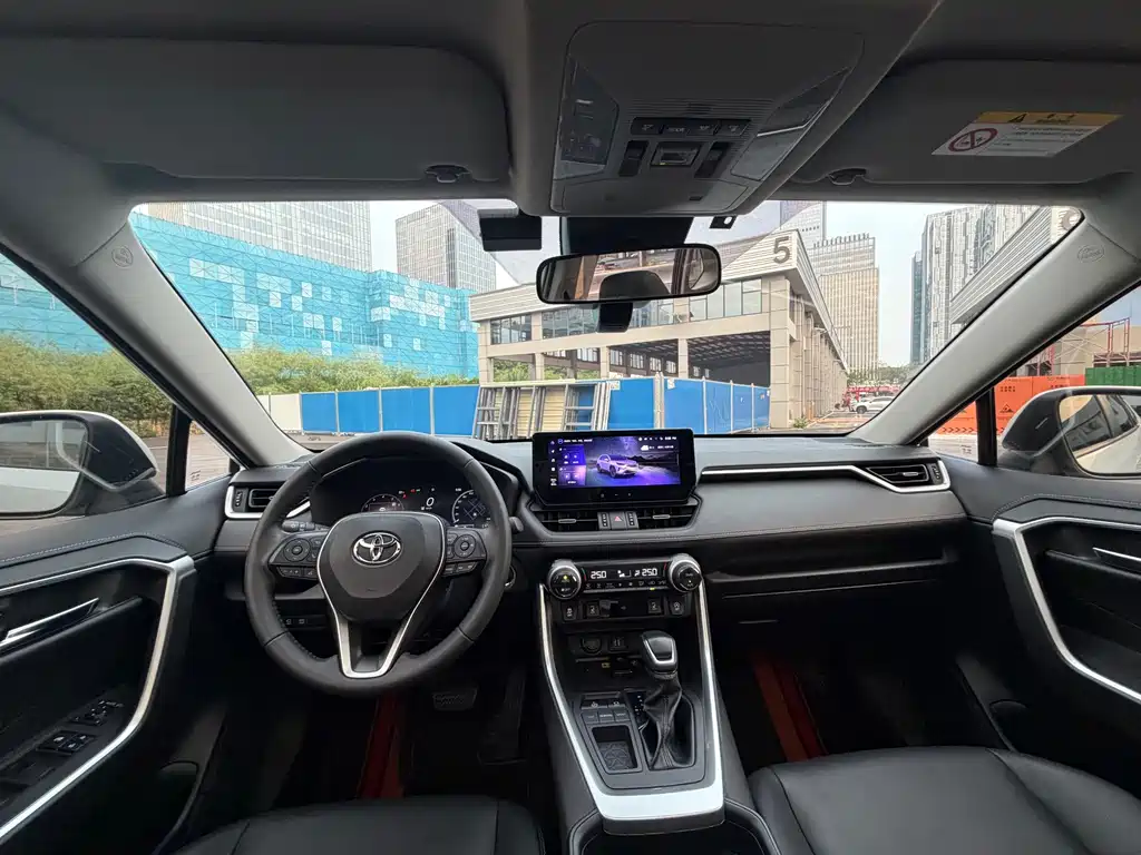 Toyota RAV4 — фото 6
