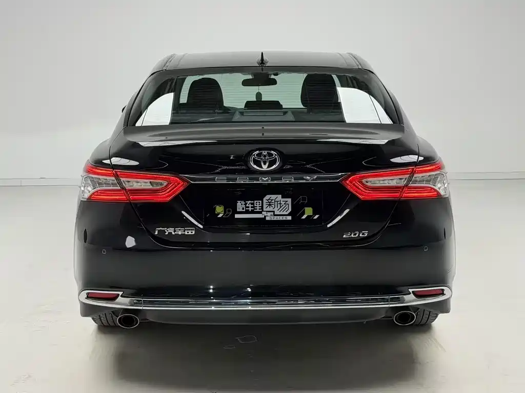 Toyota Camry — фото 5