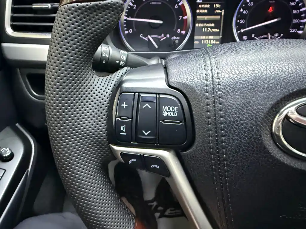 Toyota Highlander — фото 17