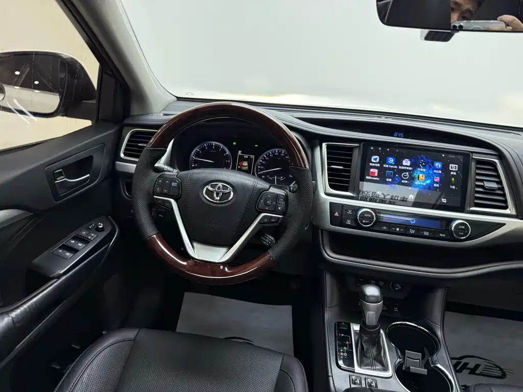 Toyota Highlander — фото 10