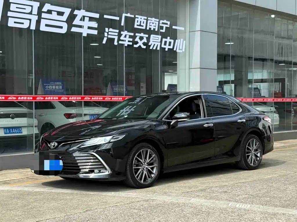 Toyota Camry — фото 2