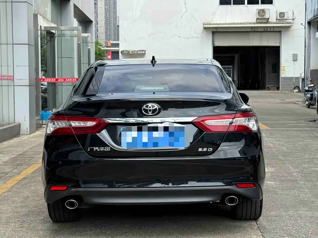 Toyota Camry — фото 4