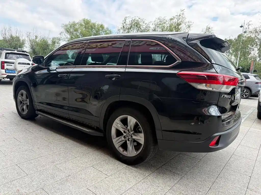 Toyota Highlander — фото 6