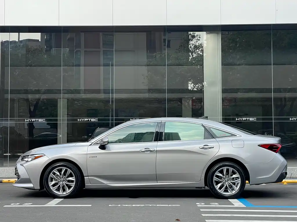 Toyota Avalon — фото 4