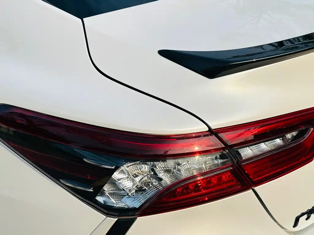 Toyota Camry — фото 7