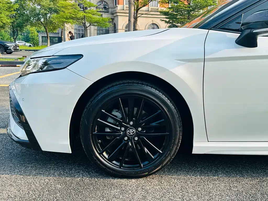 Toyota Camry — фото 9