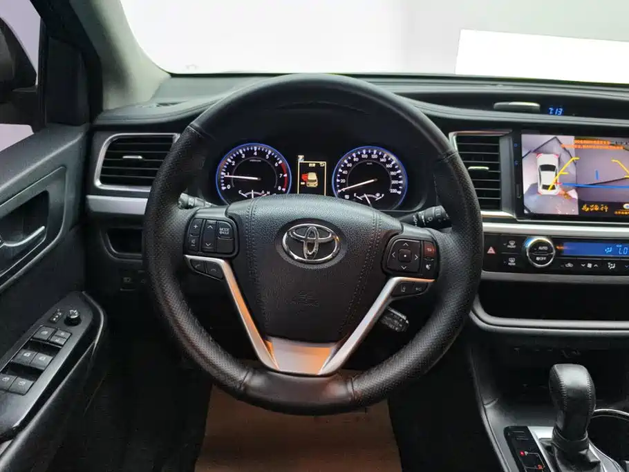 Toyota Highlander — фото 15