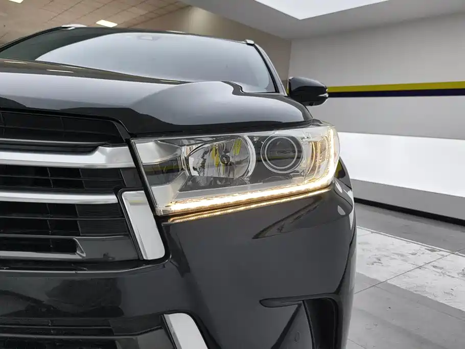 Toyota Highlander — фото 5