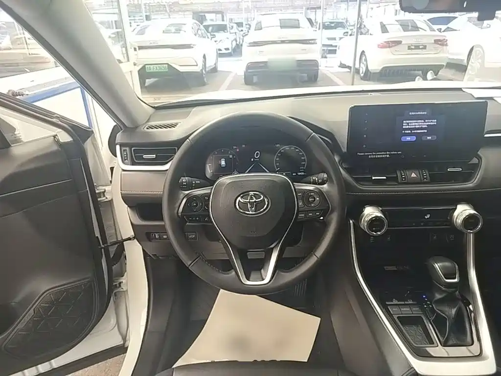 Toyota RAV4 — фото 11