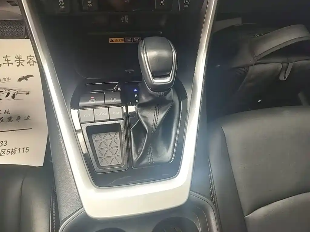 Toyota RAV4 — фото 14