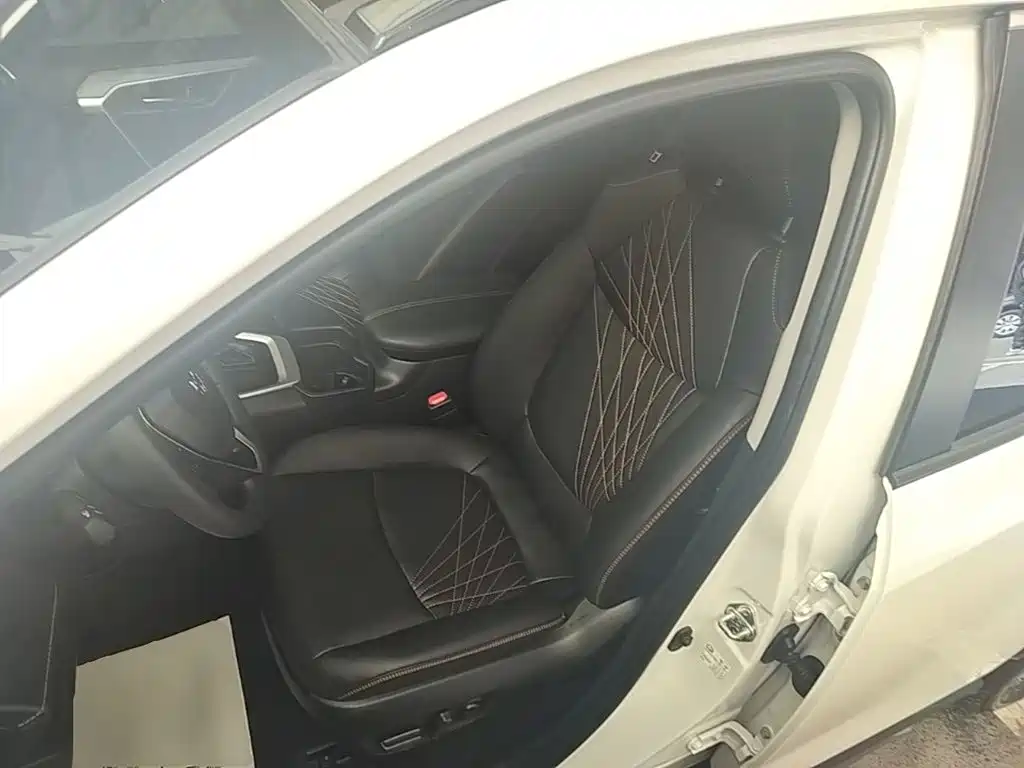 Toyota RAV4 — фото 15
