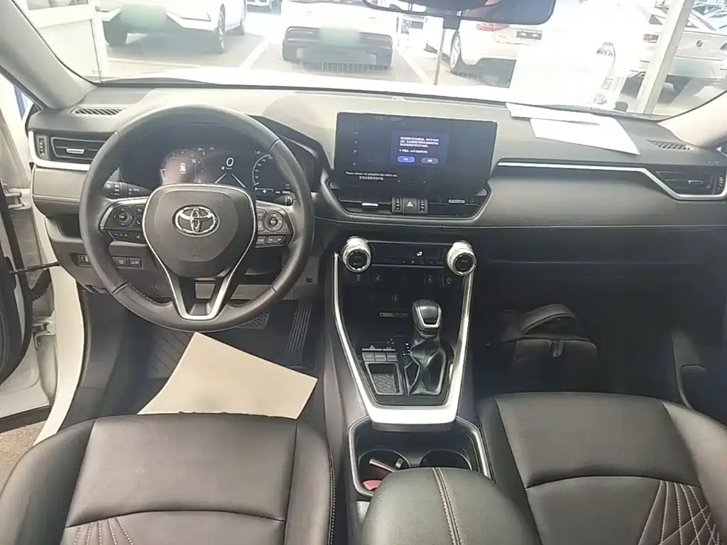 Toyota RAV4 — фото 10