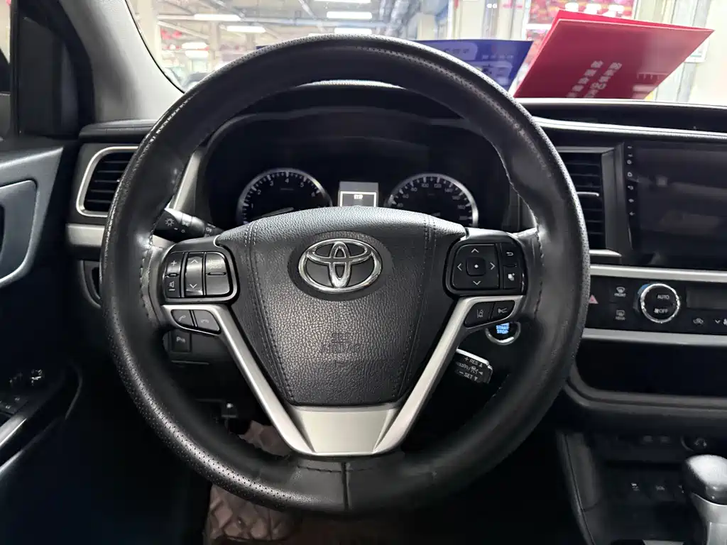 Toyota Highlander — фото 14
