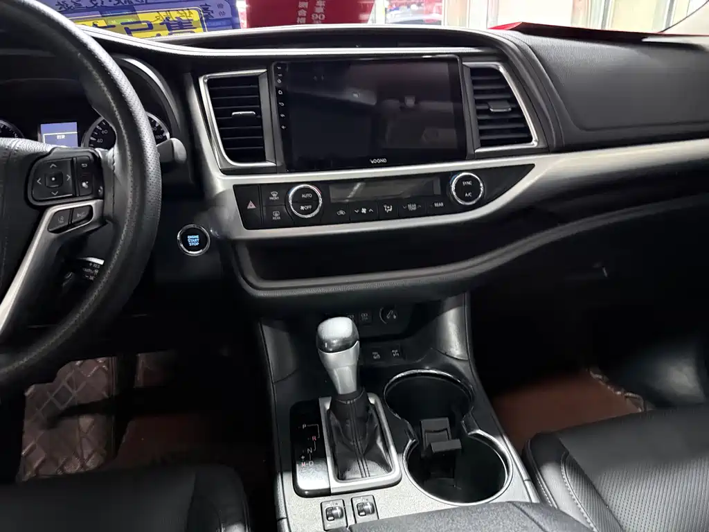 Toyota Highlander — фото 15