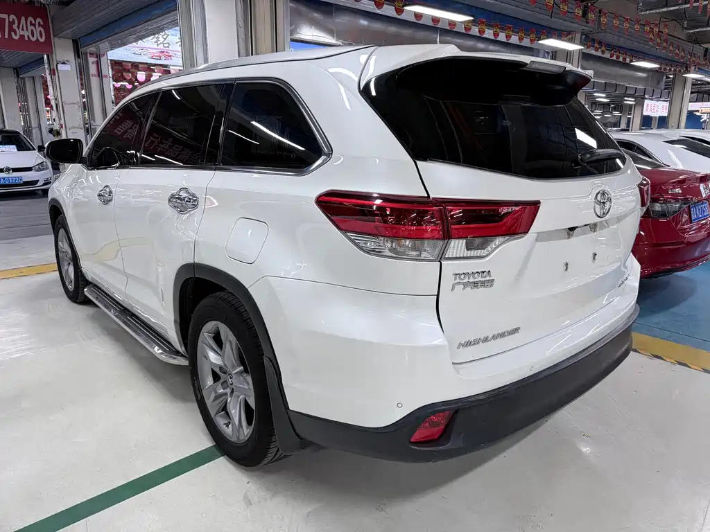 Toyota Highlander — фото 17
