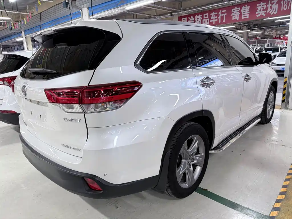 Toyota Highlander — фото 19
