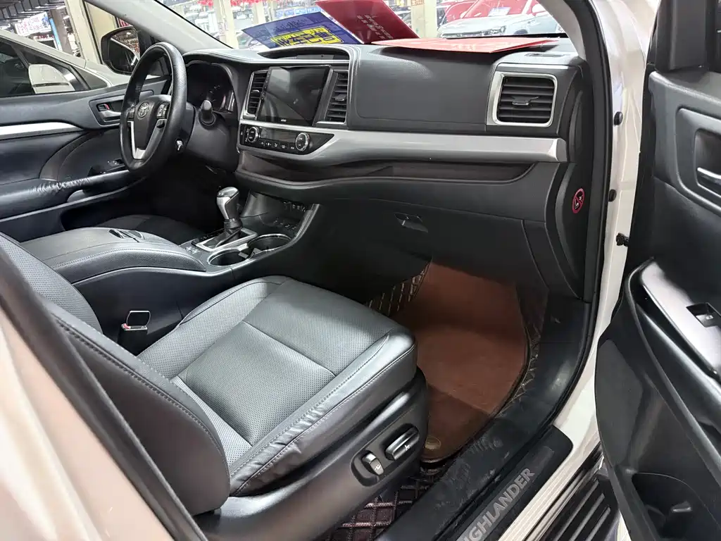 Toyota Highlander — фото 21