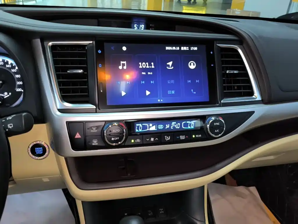 Toyota Highlander — фото 13