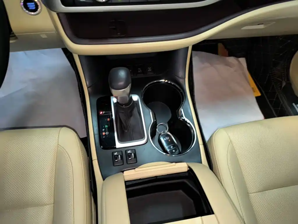 Toyota Highlander — фото 14