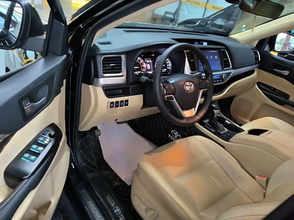 Toyota Highlander — фото 16