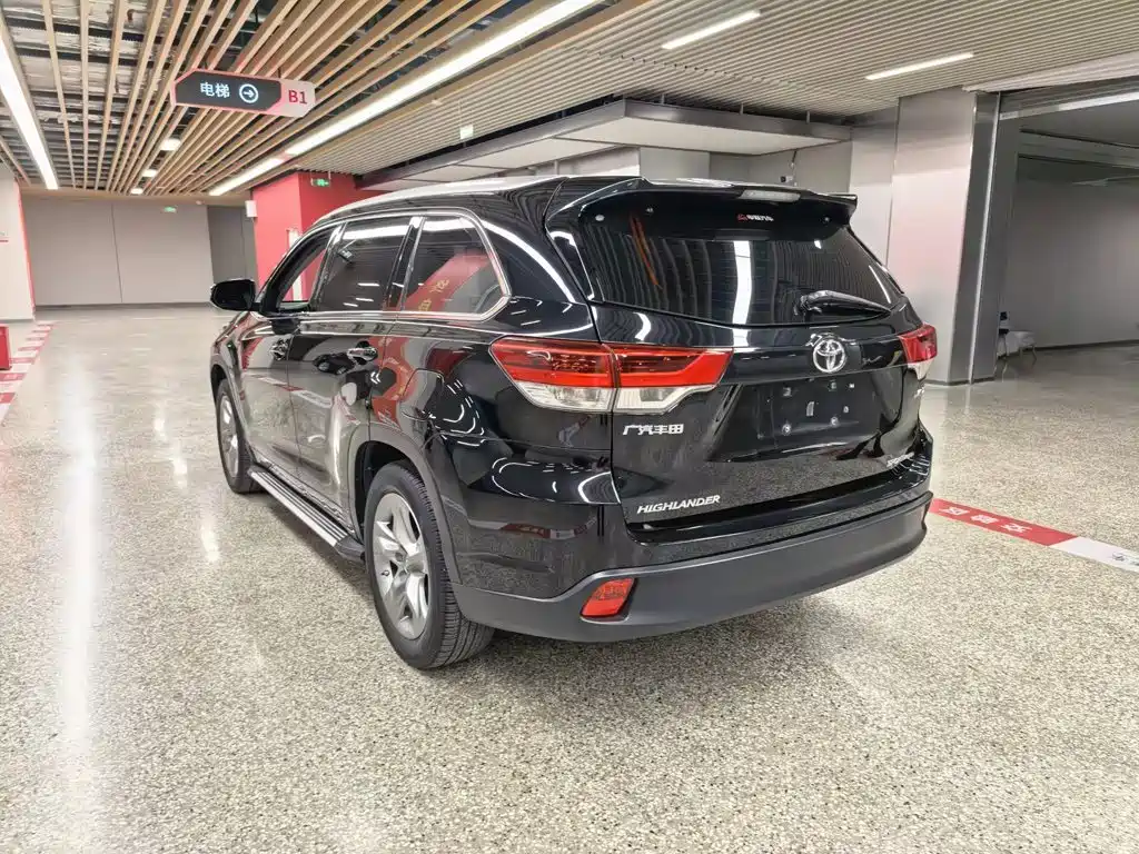Toyota Highlander — фото 4