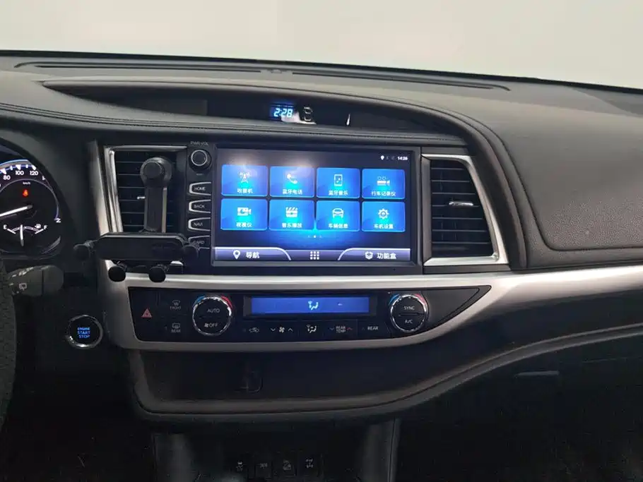 Toyota Highlander — фото 13
