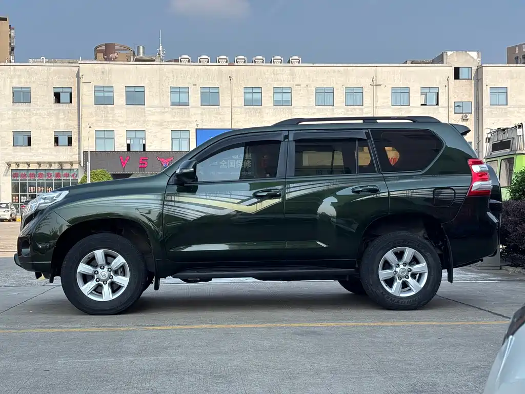 Toyota Prado — фото 5