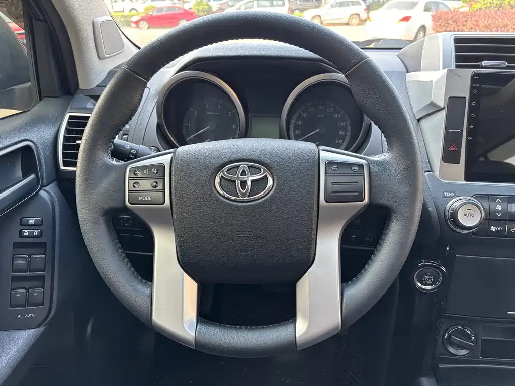 Toyota Prado — фото 9