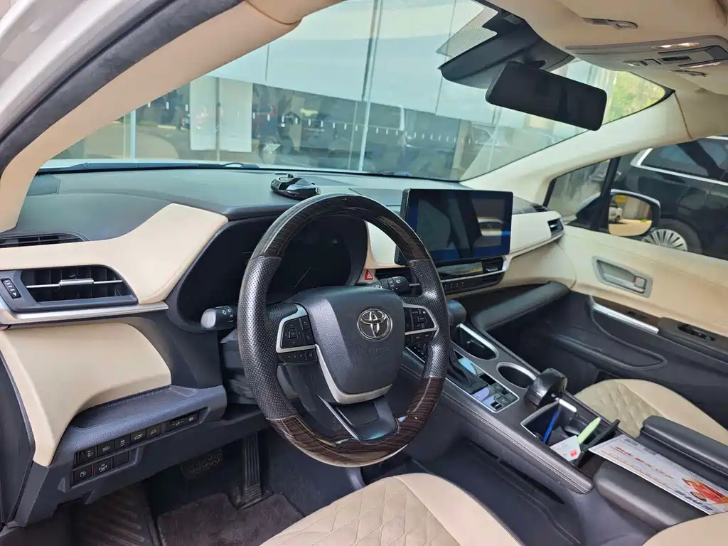 Toyota Sienna — фото 4
